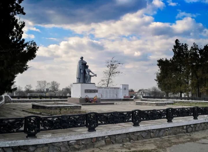 Херсонська область: росіяни вдарили дроном по Одрадоком'янці, поранені дві людини