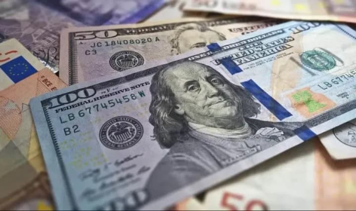 Currency exchange rate as of April 15: the dollar rose by 23 kopecks