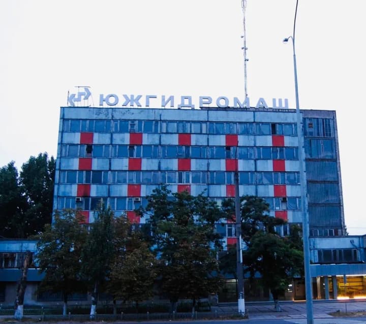 Вибухи в окупованому Бердянську: місцеві кажуть про влучання по базі росіян на заводі "Південгідромаш"