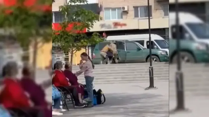 Unidentified men in military uniforms tried to push a man into a car in Zaporizhzhia: TCC denied any involvement in the incident