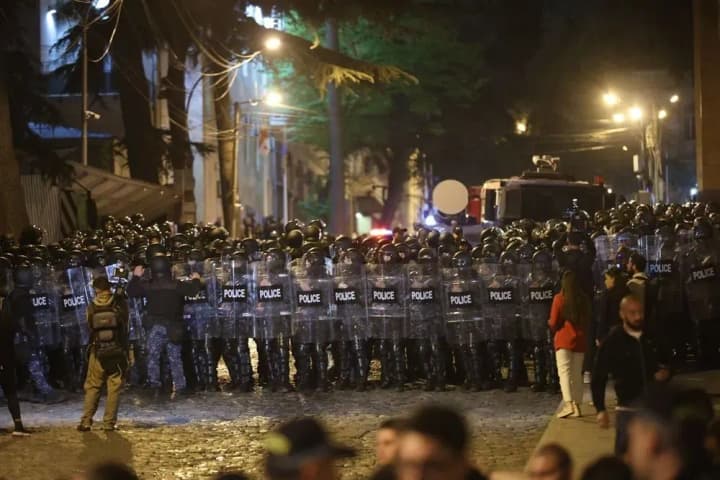 Riot police in Georgia start breaking up rally against law on foreign agents: there are victims