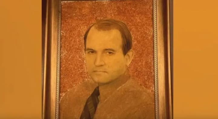 АРМА продаст несколько сотен картин из коллекции Медведчука