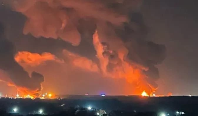 В Брянской области РФ после падения сбитого дрона загорелся энергообъект