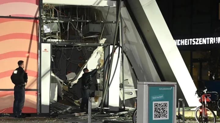 В банках в Берлине и под Гамбургом ночью прогремели взрывы