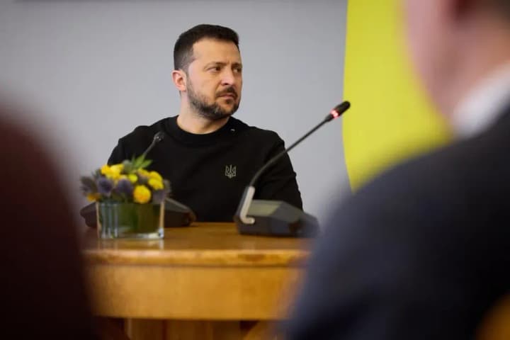 "Замороженого конфлікту з росією не буває" : Зеленський відреагував на ідею Макрона щодо "олімпійського перемир’я" 