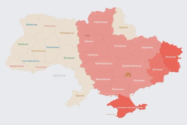 Повітряні сили попередили про ракету у напрямку Дніпра