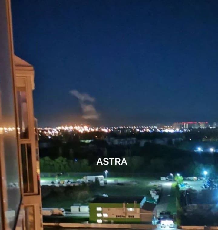 "НПЗ чи нафтосховище": у мережі публікують відео пожежі у воронезькій області рф після нічних дронів