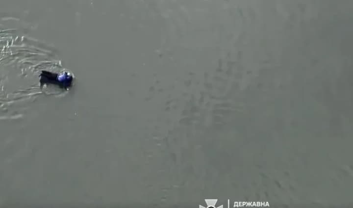 Боролся с течением Днестра, направляясь в Молдову на матрасе: нарушителя спасли пограничники