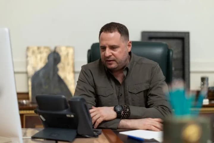 Обговорили ситуацію фронті та потребу України в ППО: Єрмак провів телефонну розмову із Салліваном