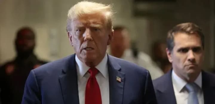 Bloomberg: Trump's advisers discuss sanctions against countries for abandoning the dollar