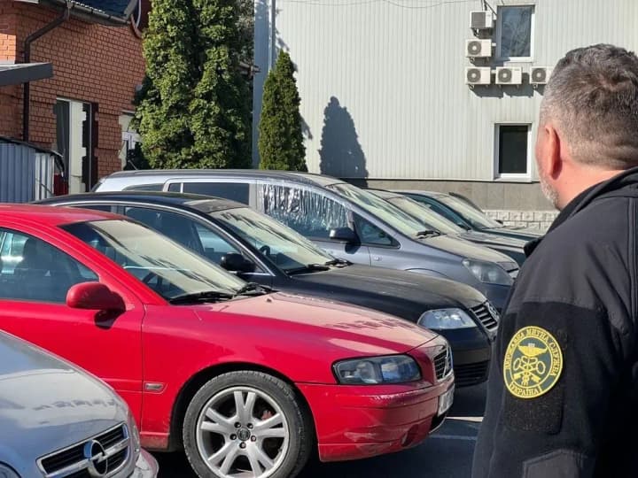 An attempt to illegally sell cars imported as humanitarian aid for the military is prevented in Kyiv region