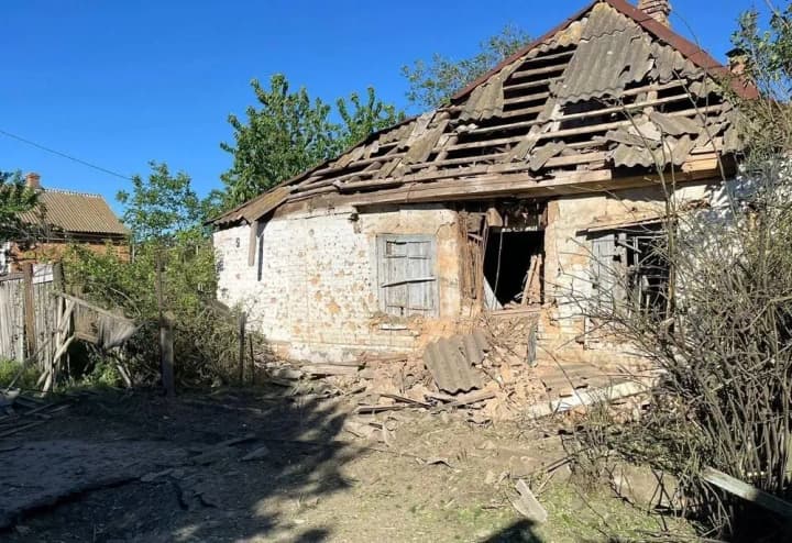 Пошкоджені три кафе, магазин, декілька ліній електропередач: окупанти випустили майже два десятки снарядів по Нікопольщині