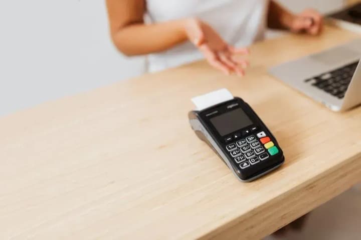 Каждый второй расчет в Украине через ПРРО: "кассы в смартфоне" вдвое популярнее традиционных