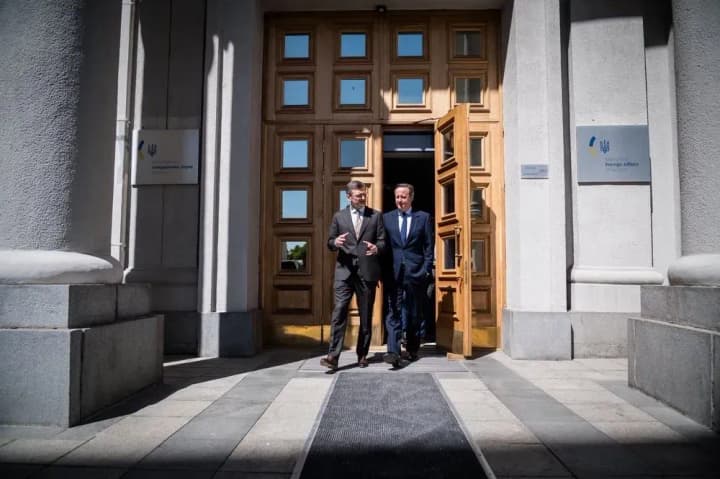 Kuleba discusses with Cameron acceleration of air defense for Ukraine and progress with frozen Russian assets 