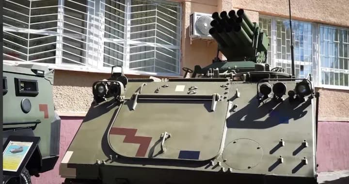 Zelenskyi inspects border guards' equipment in Khmelnytskyi