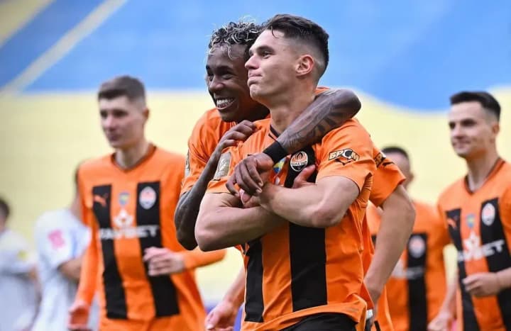 Shakhtar defeat Dynamo to win their 15th league title