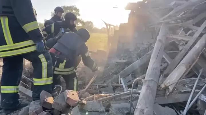 Харківщина: росіяни вранці вдарили авіабомбами по Вовчанську: загинула 73-річна жінка