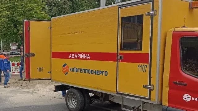 У Києві на вул. Антоновича частково відновлено рух транспорту після пошкодження тепломагістралі – КМДА
