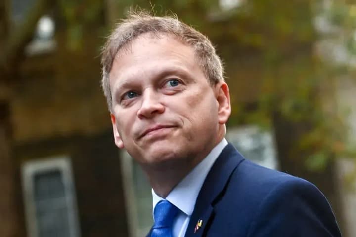 British Defense Minister Calls russia's Expulsion of British Attaché a "Desperate" Step