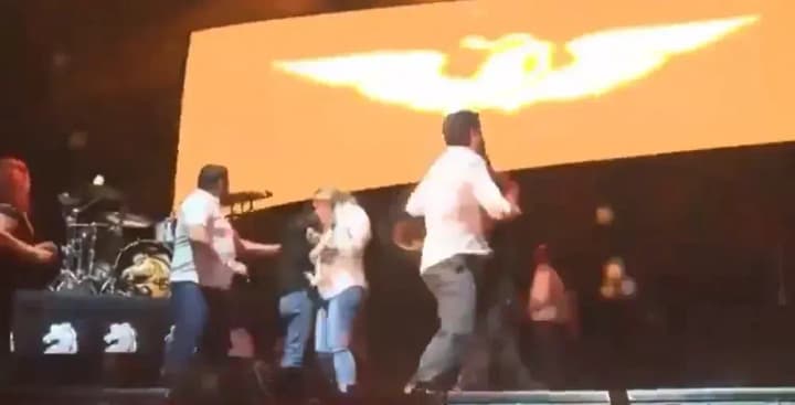 У Мексиці на передвиборчому мітингу обвалилася сцена: 5 загиблих, 50 поранених