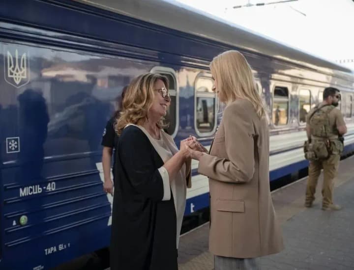 До Києва приїхала маршалок польського Сенату