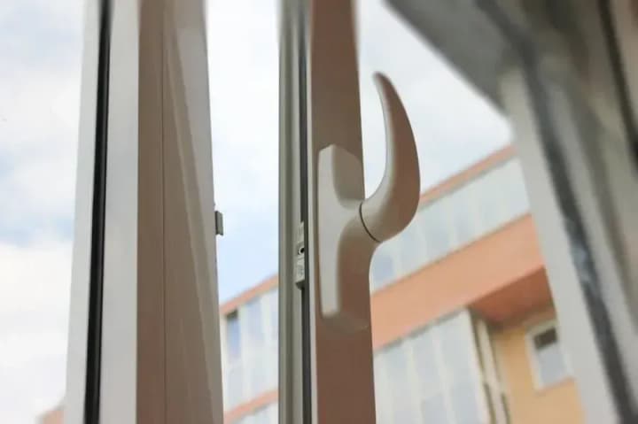 Two girls jumped from 9th floor in Sumy region: died on the spot