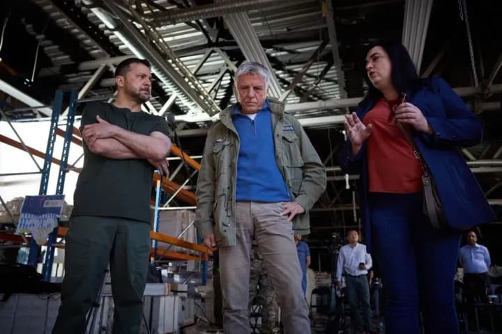 Зеленский показал, как выглядит полиграфический комплекс в Харькове после удара рф