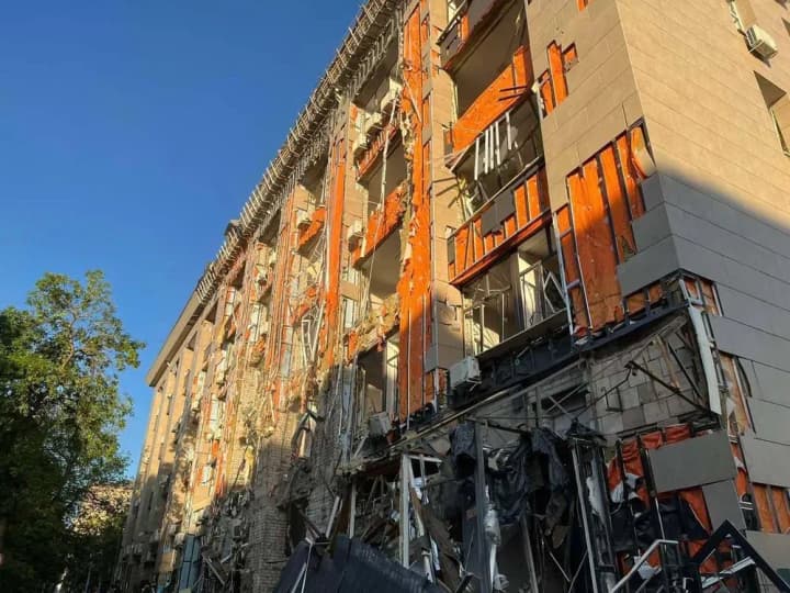 Російський ракетний удар по центру Харкова: кількість постраждалих зросла до 14