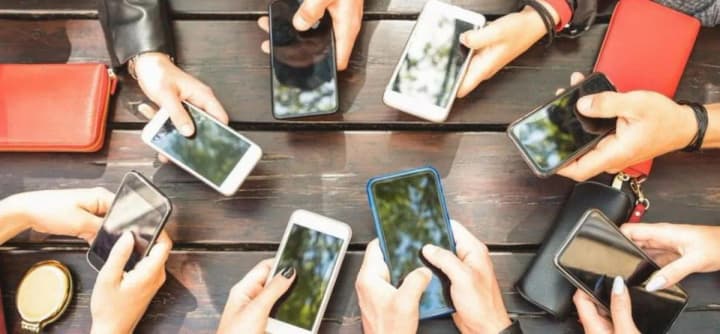 С начала года украинцы потеряли более 6 тысяч мобильных телефонов: какие бренды самые популярные среди воров