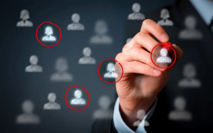 На тлі посиленої мобілізації в Україні починає відчуватись дефіцит робочої сили – Bloomberg
