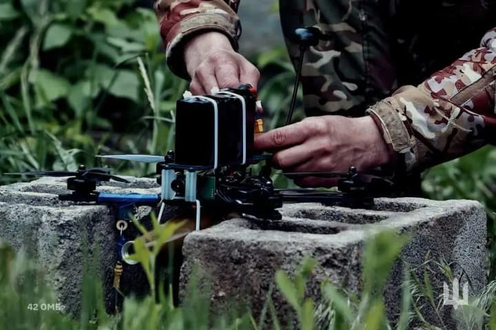 MTR fighters used a drone to hit the state-of-the-art Russian Kasta-2e2 radar station