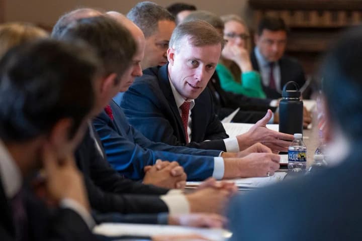 США могут объявить о новой помощи Украине в ближайшие недели - Салливан