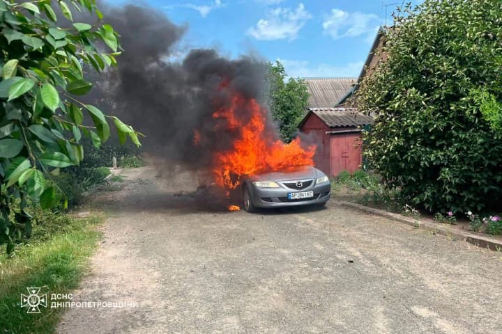 The enemy shelled Dnipropetrovsk region: a car caught fire