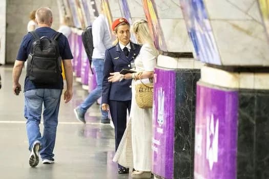 В столичное метро идут работать женщины, одна уже учится на машиниста - КГГА