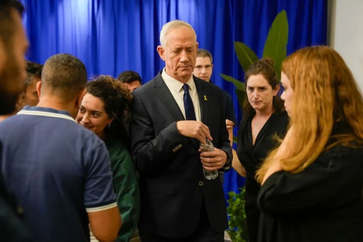 Israeli military cabinet minister resigns