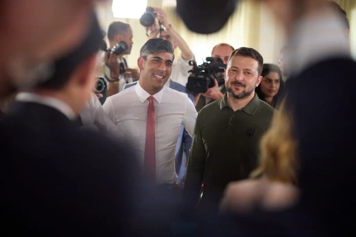 Zelenskyy meets with British Prime Minister on the sidelines of the G7 summit