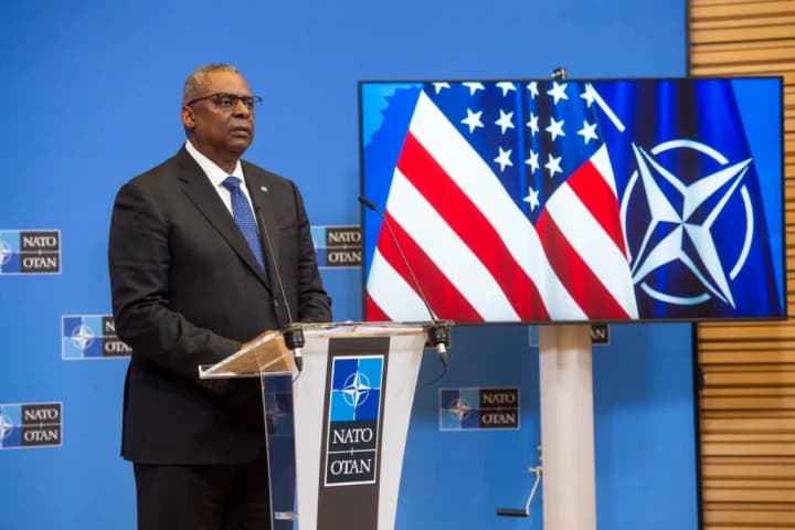 A key stage has come: Pentagon chief calls on partners to increase arms supplies to Ukraine