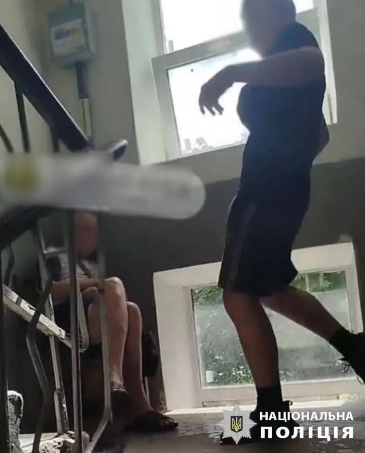 Teenager attacks an elderly man, mother is accused of neglecting parental responsibilities