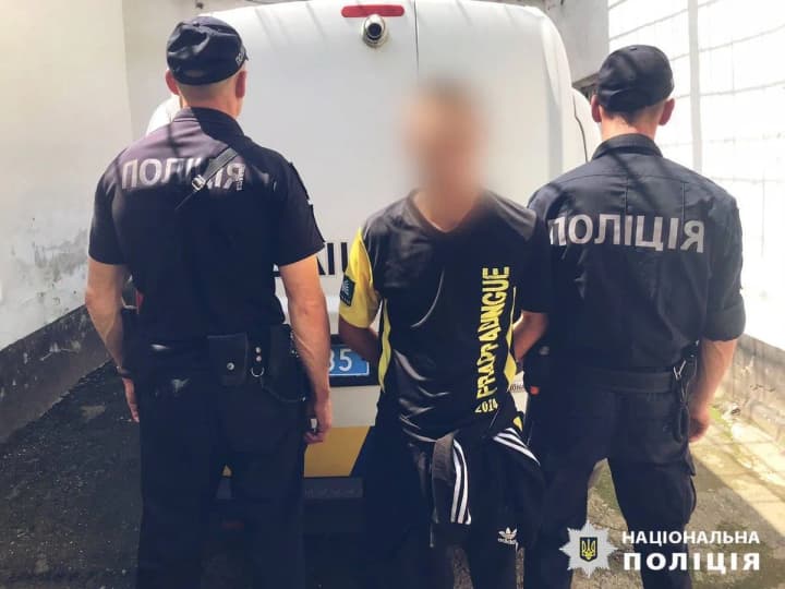 Бросил гранату на улице, ранил себя и местную жительницу: злоумышленнику грозит до 7 лет заключения