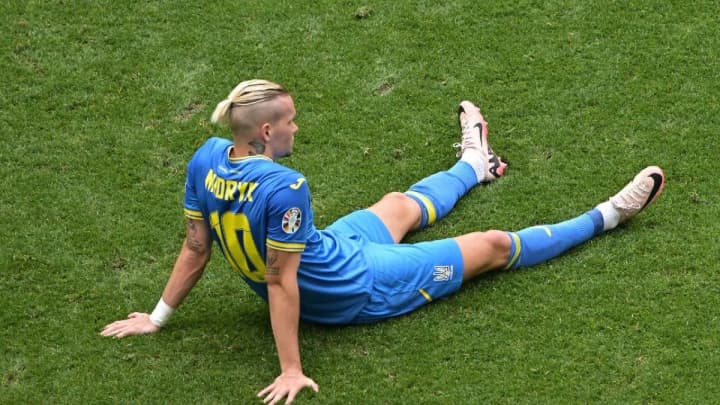 Реброву довелося "вийти з роздягальні": збірна України провела кризову зустріч без тренера після поразки від Румунії на Євро-2024