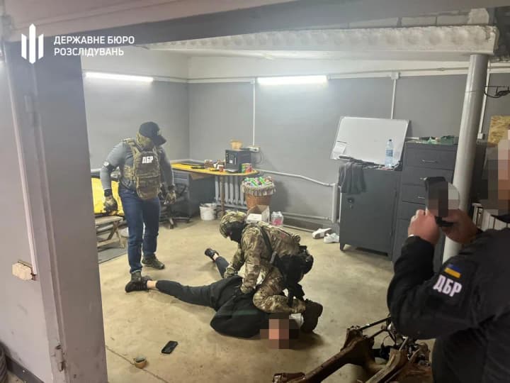 Son of Vinnytsia TCR official promised "package" of documents for traveling abroad for USD 20 thousand, detained - SBI