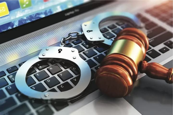 Зеленський підписав закон, який запроваджує штрафи за образливі повідомлення сексуального характеру