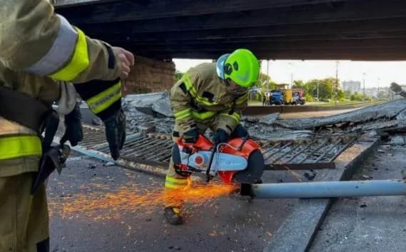 Due to the destruction of the bridge in Kiev, the movement of public transport was changed