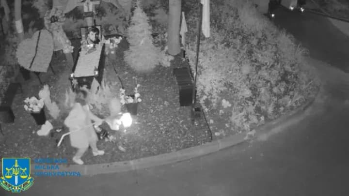 Женщину, которая осквернила могилы павших воинов, отправили в психиатрическую больницу