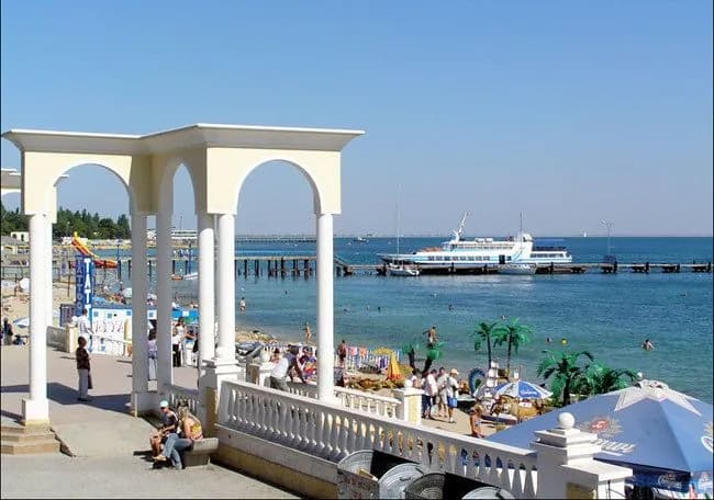 У тимчасово окупованому Криму пролунали вибухи