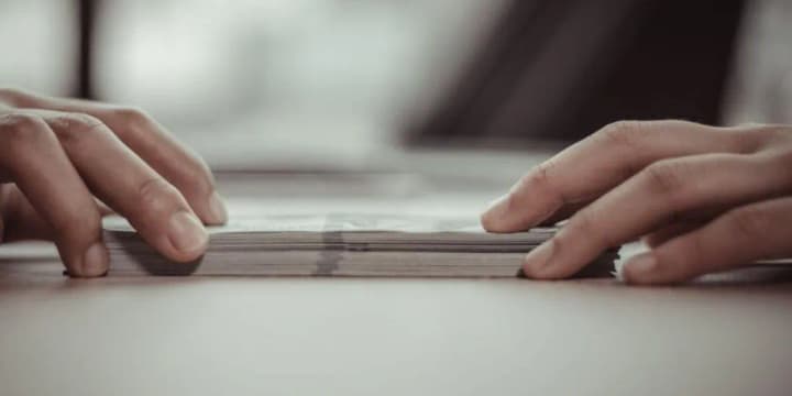 Привласнення під виглядом виконання договорів: підозрюється екскерівник підрозділу МВС