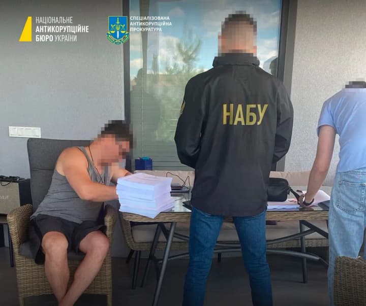 Експосадовця "Укренерго" викрили на розкраданні бюджетних коштів під час закупівлі бронежилетів - СБУ 