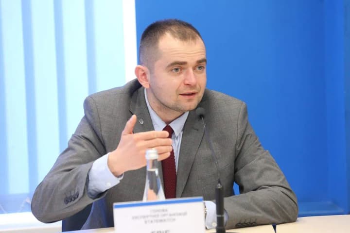 The media revealed that due to the negligence of Defense Ministry official Kanevsky, the Armed Forces purchased flasks worth 54 million at a premium