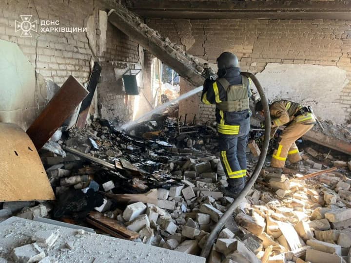 Ворожа бомба поцілила по школі на Харківщині: ДСНС показала наслідки