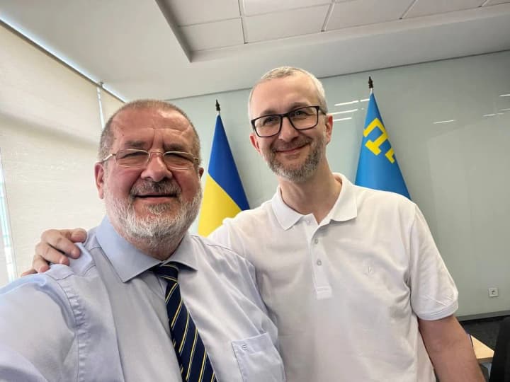 Сімʼя Нарімана Джеляла, якого було звільнено з полону, виїхала з окупованого Криму 